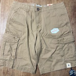 Men’s Cargo shorts NWT … 36” waist